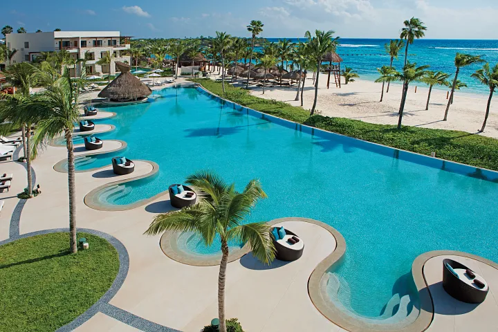 secrets-akumal-oceanfront-infinity-pool-view